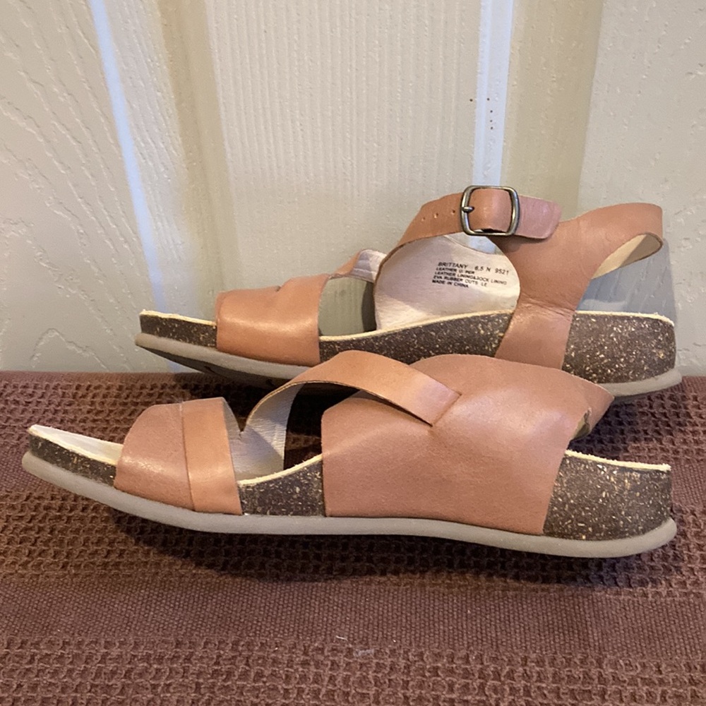 EUC Abeo sandals - Picture 3 of 5
